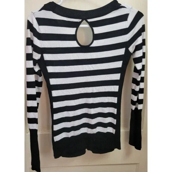 T/O Sweaters Women's Black & White Stripe Long Sleeve Top Size Small - Picture 3 of 3